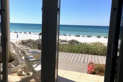 Image de Gulfront, Ground Level, End Unit, Beach Is Backyard\nSTEPS From Beach Access