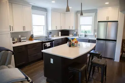 Image de Newly renovated home walking distance to Notre Dame