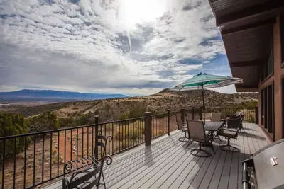Image de Immediate access to trails, stunning views, & just minutes from downtown Gj!