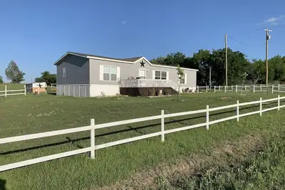 Image de Peaceful Large Home for Getaways or Family Gatherings