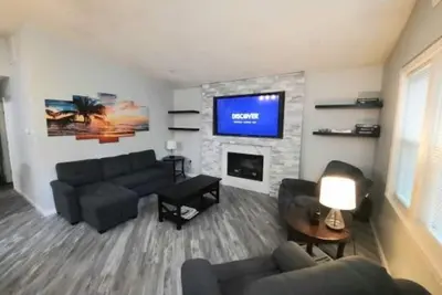 Image de 4 Bedroom, 3 Bath, Updated  Beautiful Rancher, large deck.