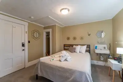 Room 11 (3rd Floor Shared Bathroom)