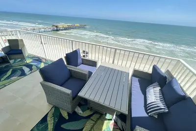 Image de Aruba 602 - Brand new in 2021 - 4 Br Direct Oceanfront Condo - Large Balcony