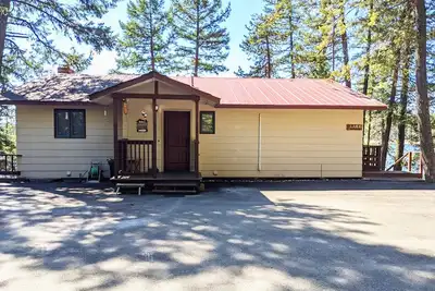 Echo Lake Retreat! Private Dock and Lake Access