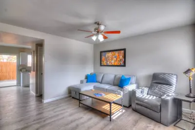 Image de Double the Fun w/ 2 townhouses w/private hot tub! !