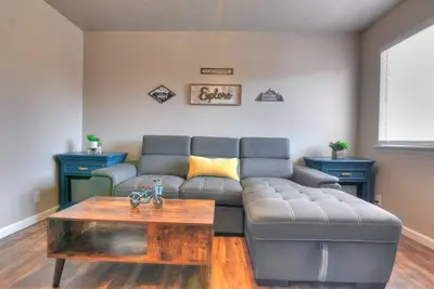 Image de Stylish, Clean Townhome! Centrally Located, Pet Friendly! Fast WiFi