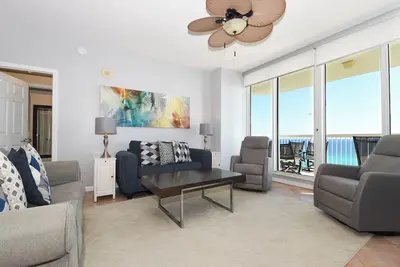 Image de Updated Beachfront Condo w/ Nearby Shopping & Dining at Silver Beach Towers! 🌅