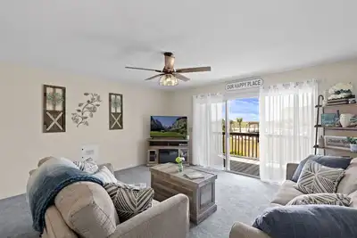 Image de Beach Therapy- Surf Condos, Steps to beach! Includes linens!