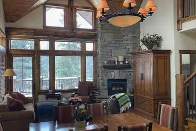 Image de Cozy private cabin with hot tub, and ski in and out
