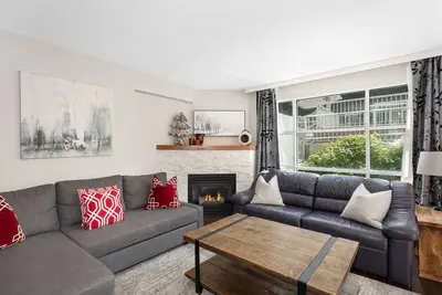Image de Close to Village, Hot Tub, Heated Pool, & Parking