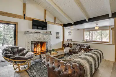 Image de Chic Alpine Hideaway: Hiking, Skiing + Exploring!