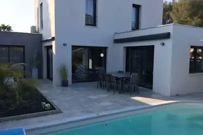 Image de Recent cubic house near the beach