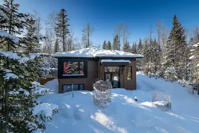 Image de Modern Chalet: Hot Tub & Game Room, A/C