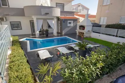 Image de Maison de vacances Vodice pour 1 - 7 personnes avec 3 chambres à coucher - Maison de vacances