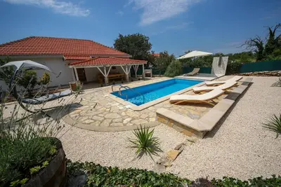 Image de Maison de vacances Pokrovnik pour 1 - 8 personnes avec 3 chambres Ă coucher - Maison de vacances