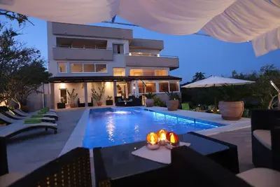 Image de Maison de vacances Trogir pour 1 - 10 personnes avec 5 chambres à coucher - Maison jumelée