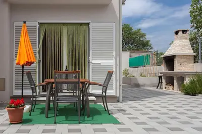 Image de Appartement de vacances Biograd na Moru pour 1 - 4 personnes avec 1 chambre Ă coucher - Maison jumel