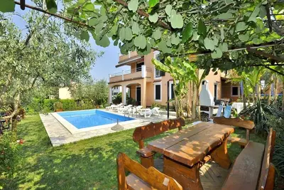 Image de Appartement de vacances Pula pour 1 - 5 personnes avec 2 chambres Ă coucher - Maison mitoyenne