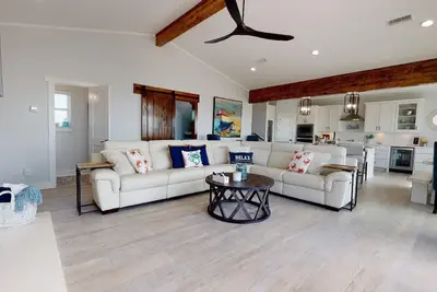 Image de Blissful by the Sea: 4 Br, 3. 5 Ba House in Port Bolivar, Sleeps 12