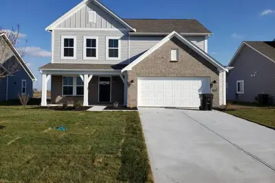 Image de Welcome to Woodhaven! Brand new home on a quiet pond in a great neighborhood.