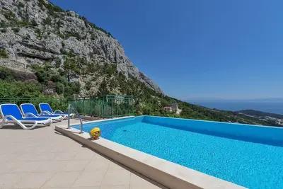 Image de Appartement de vacances Makarska pour 1 - 6 personnes avec 3 chambres à coucher - Maison mitoyenne