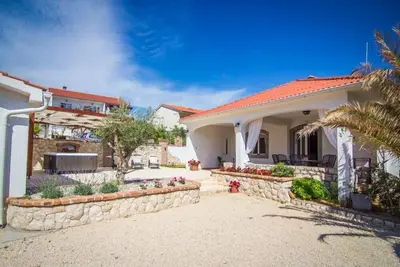 Image de Maison de vacances Barbat na Rabu pour 1 - 6 personnes avec 3 chambres à coucher - Maison de vacance