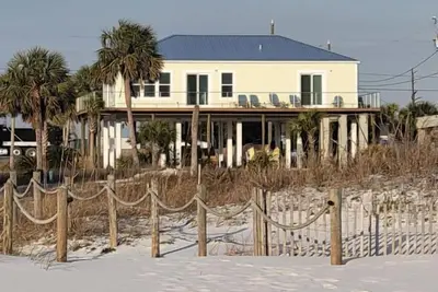 Image de Beachside, Single-Family Home, Large Elevated Deck, Great Gulf View