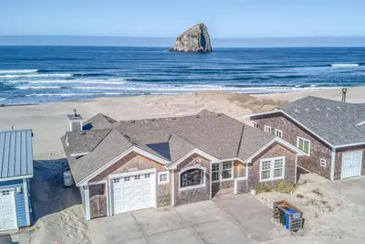 Image de Whales Tail Cottage-Meredith Lodging, Oceanfront, Haystack Rock, Beach, Dining