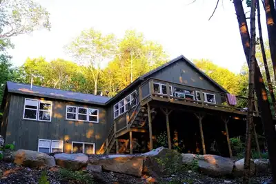 Image de Brand New Waterfront Lake House (completed July 2021)