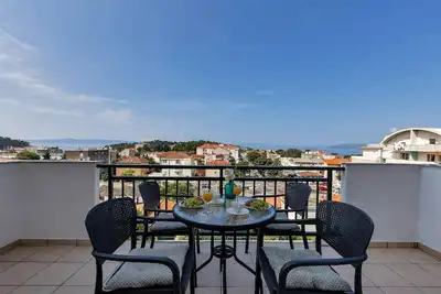 Image de Appartement de vacances Makarska pour 1 - 6 personnes avec 2 chambres à coucher - Maison de vacances