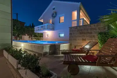Image de Maison de vacances Trogir pour 2 - 9 personnes avec 4 chambres à coucher - Maison mitoyenne
