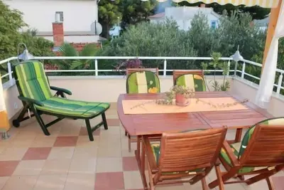 Image de Maison de vacances Sibenik pour 4 personnes avec 2 chambres à coucher - Logement de vacances dans u