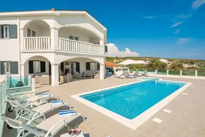 Image de Maison de vacances Rogoznica pour 1 - 8 personnes avec 4 chambres à coucher - Maison de vacances