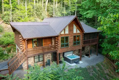 Image de Bearadise Mtn Lodge! Hot Tub+Fire-Pit, Grill, WiFi, Golfing, Hiking & Fishing!