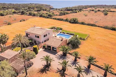 Image de Fantastique maison avec piscine de l'établissement vue sur la mer de classe avec jacuzzi