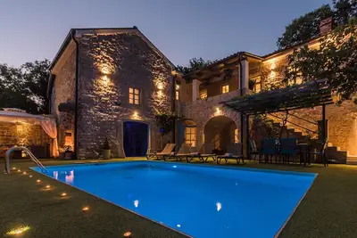 Image de Maison de vacances Tribalj pour 1 - 8 personnes avec 4 chambres à coucher - Maison de vacances
