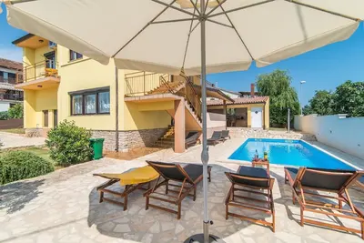 Image de Maison de vacances Pula pour 1 - 12 personnes avec 5 chambres Ă coucher - Maison de vacances