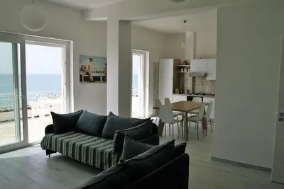 Image de Appartement de vacances Pizzo pour 1 - 6 personnes avec 3 chambres à coucher - Maison jumelée