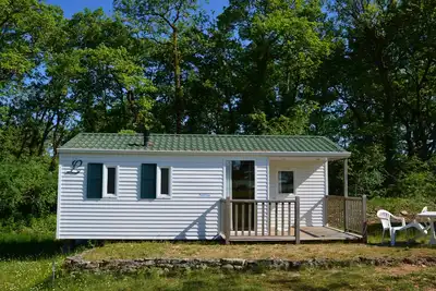 Image de Mobilhome Ă la ferme avec piscine