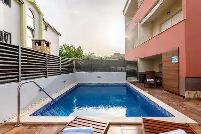 Image de Maison de vacances Okrug Gornji pour 1 - 22 personnes avec 8 chambres à coucher - Maison de vacances