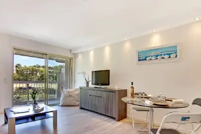 Image de Studio moderne à deux pas de la plage.
