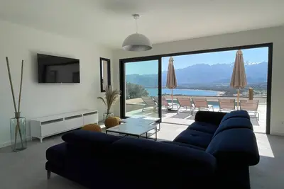 Image de Villas avec piscine et vue sur la baie de Calvi jusqu'à 14 personnes