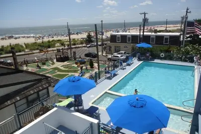 Image de Prime location, Steps from Beach, Shopping and Restaurants