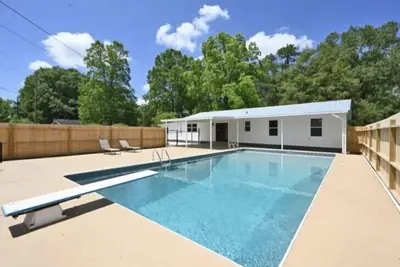 Image de Beautiful Private salt water pool- newly remodeled 3bed\/3 bath-entire house