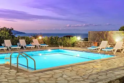 Image de Maison de vacances Kourna pour 1 - 10 personnes avec 4 chambres Ă coucher - Maison de vacances