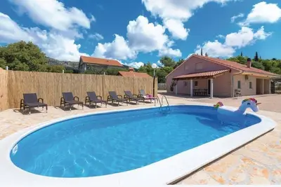 Image de Maison de vacances Sibenik pour 1 - 7 personnes avec 3 chambres Ă coucher - Maison de vacances
