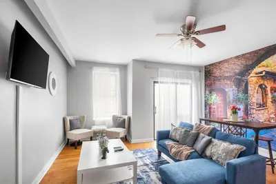 Image de Large Lovely Apt in Prime Area