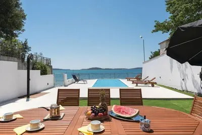 Image de Maison de vacances Sibenik pour 1 - 12 personnes avec 5 chambres à coucher - Maison de vacances