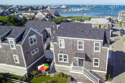 Image de Luxurious Cottage with Breathtaking Harbor Views