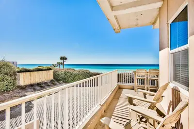 Image de 5br Corner Unit w/ 2 sets of Free Beach Service Inn at Crystal Beach 201c